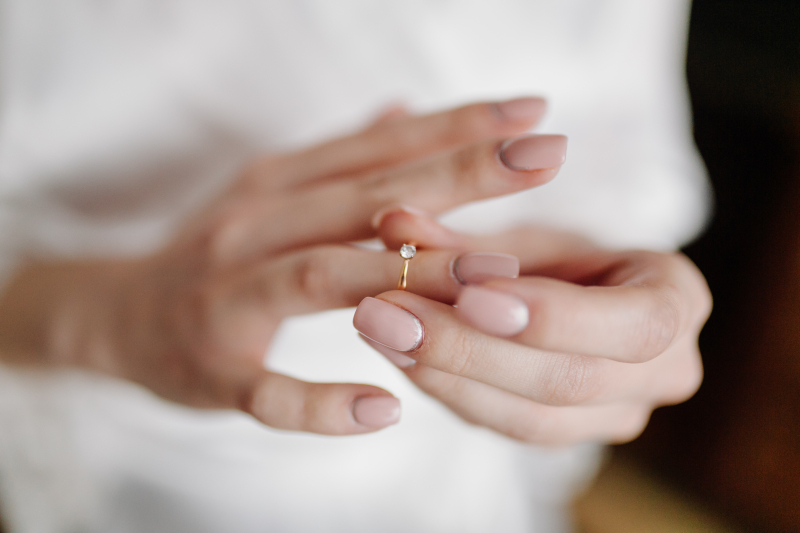 3 pytania o pierścionek zaręczynowy, które zadaje sobie każdy przyszły mąż
